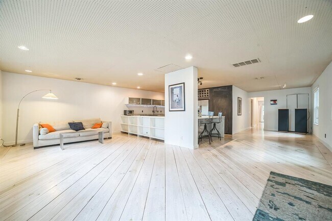 Foto del edificio - 64 Comal St