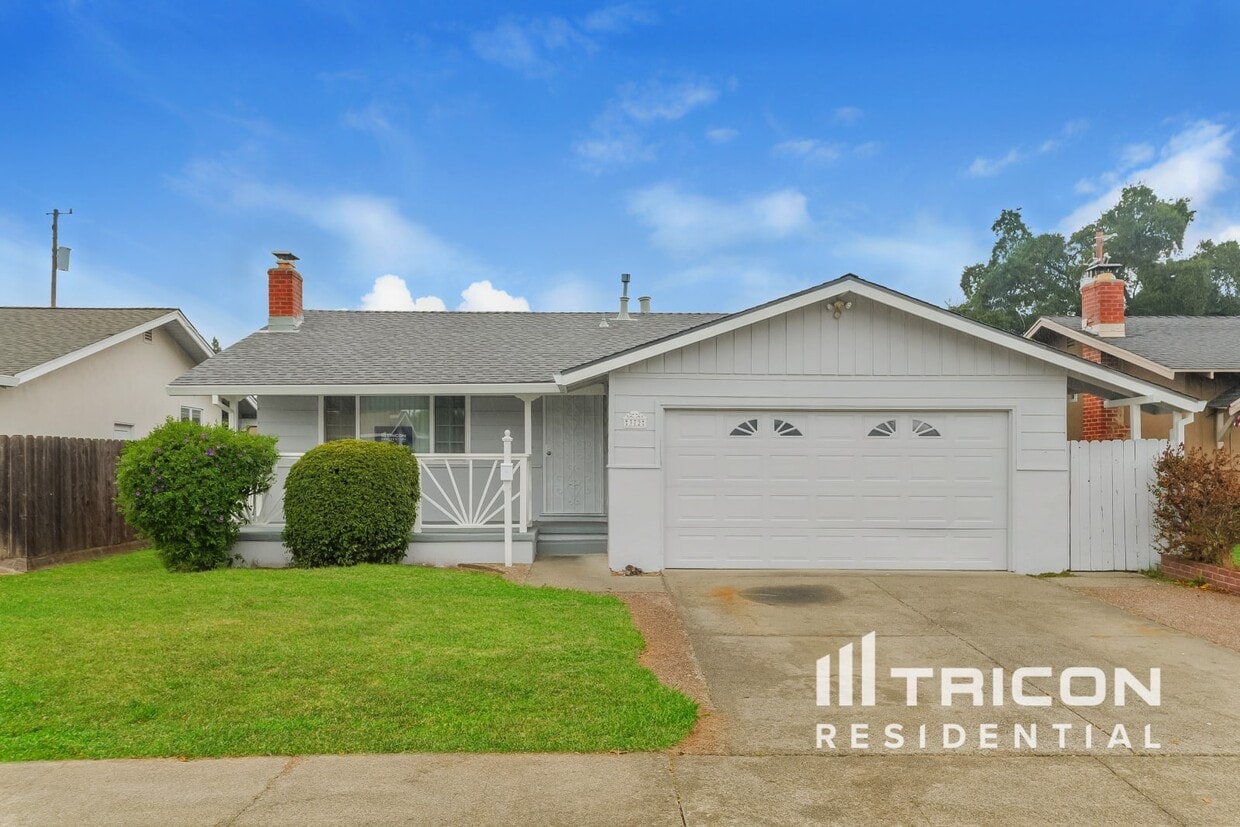 Foto principal - 372 Hopkins Dr