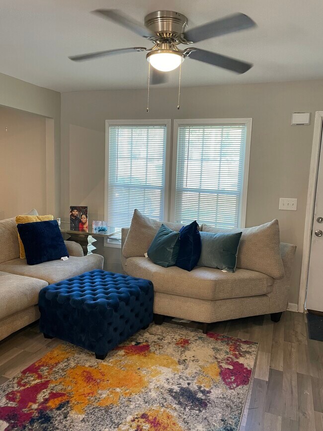 Foto del edificio - 755 Cascade Dr