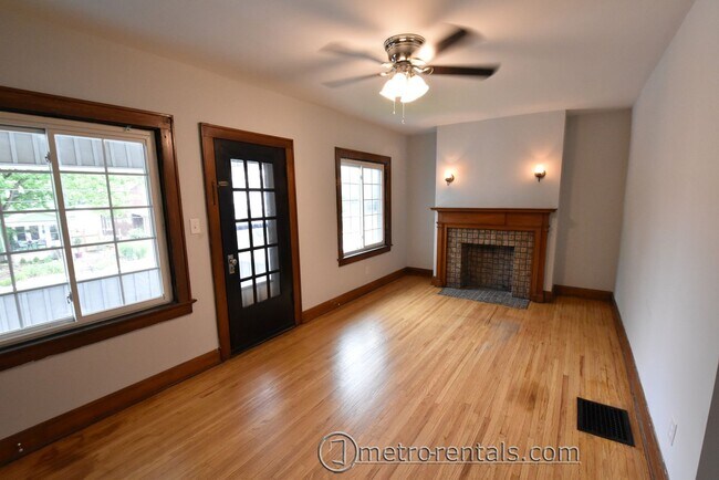 Foto del edificio - 2832-2834 Indianola Avenue