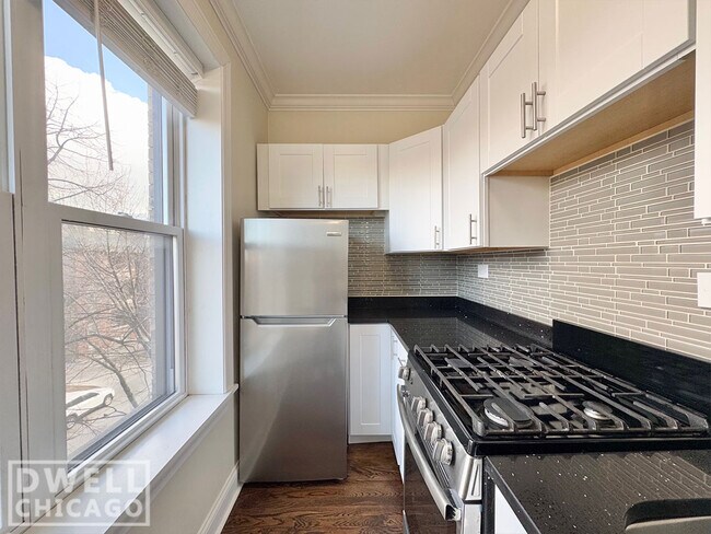 Foto del edificio - 923 W Waveland Ave