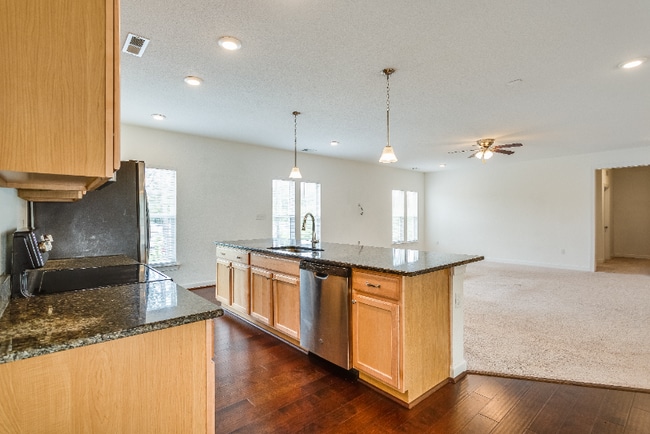 Building Photo - !!!WOW!!! Huge condo in York County