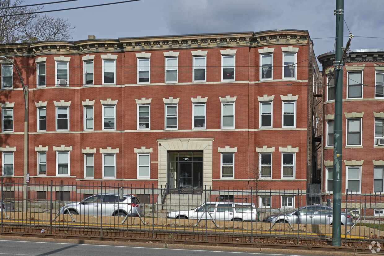 Building Photo - 1375-1377 Commonwealth Ave
