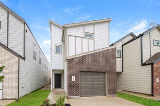 Building Photo - 15208 Estrella Rd E