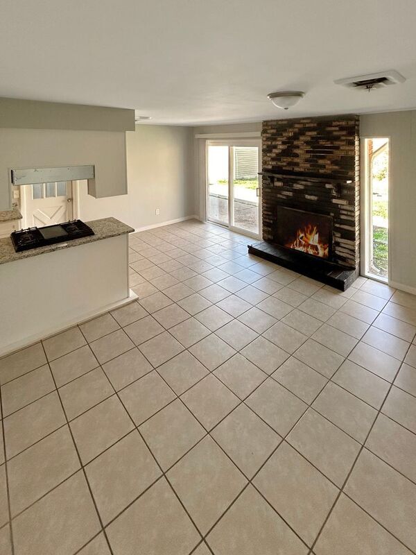 Building Photo - 3005 Durwood Dr