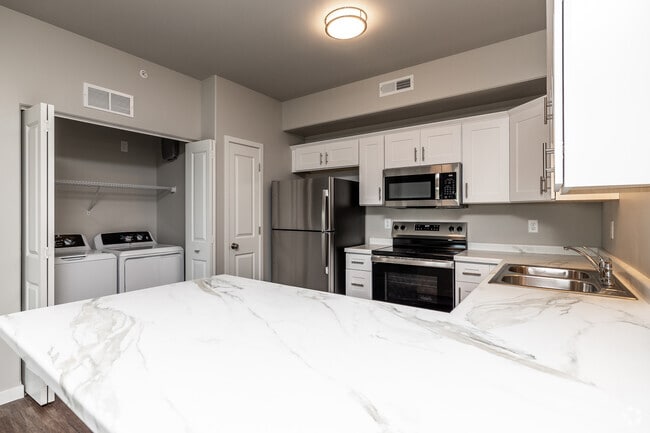 2BR, 2BA - 1,000 SF - Kitchen - The Horizons 202 Sycamore Dr.