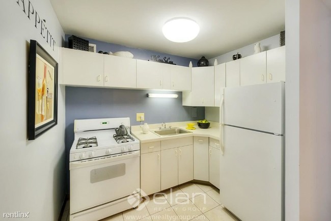 Building Photo - 3001 S KING Dr