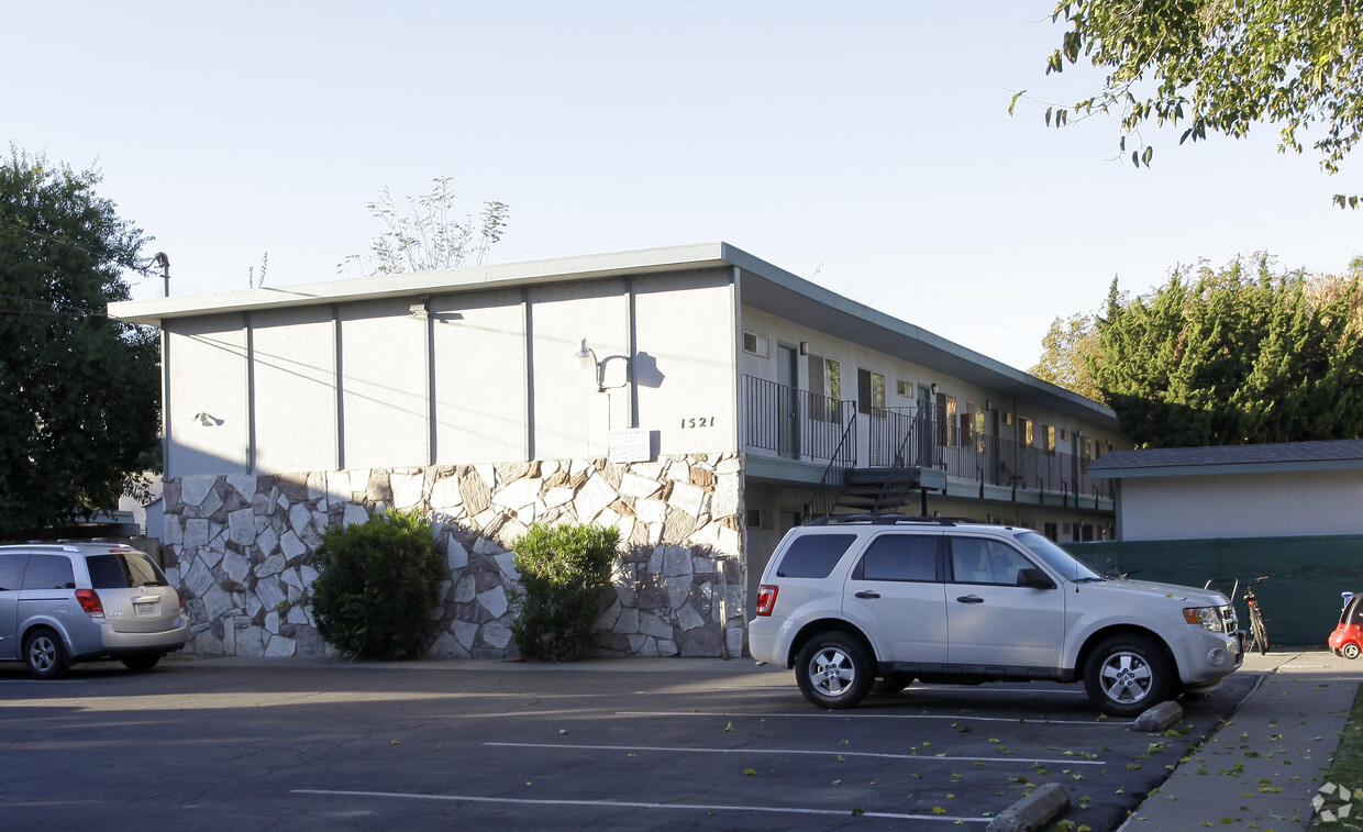 Primary Photo - 8th Street Apartments