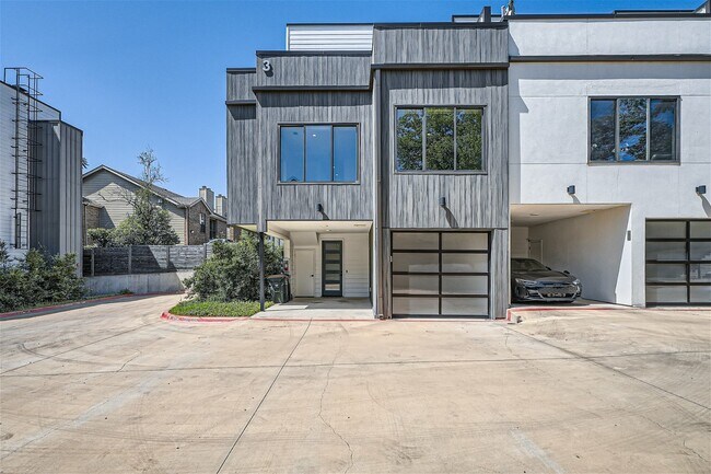 Building Photo - 2804 S 1st St