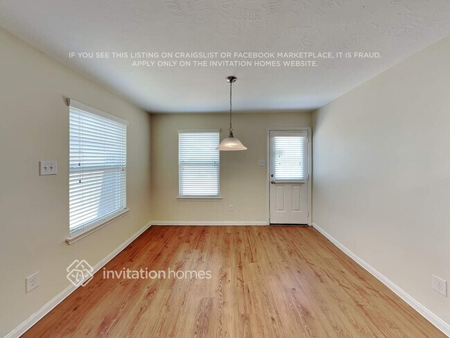 Foto del edificio - 18818 Dennington Dr