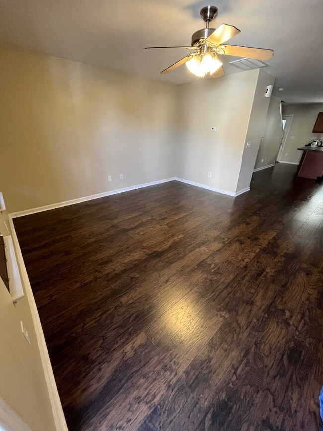 Building Photo - "Charming 2-Bedroom Townhouse Retreat with 2.5 Baths in Kernersville!"