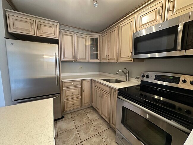 Foto del edificio - 2650 N Lakeview Ave