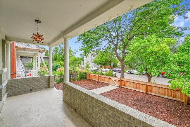 Building Photo - $3,595 - 3 Bed, 2 Bath Updated Home In Den...