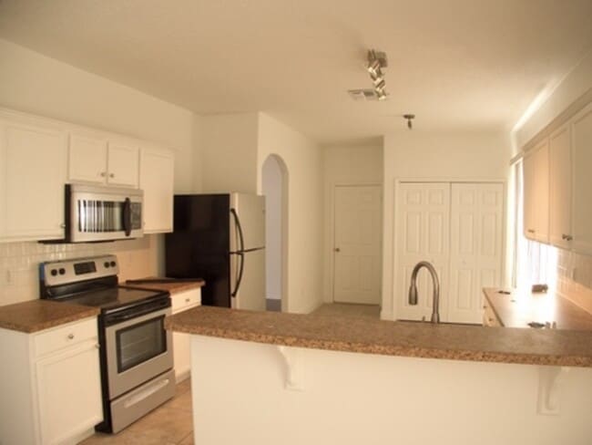 Foto del edificio - 244 Cotswold Cir