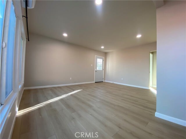 Foto del edificio - 1556 S White Ave