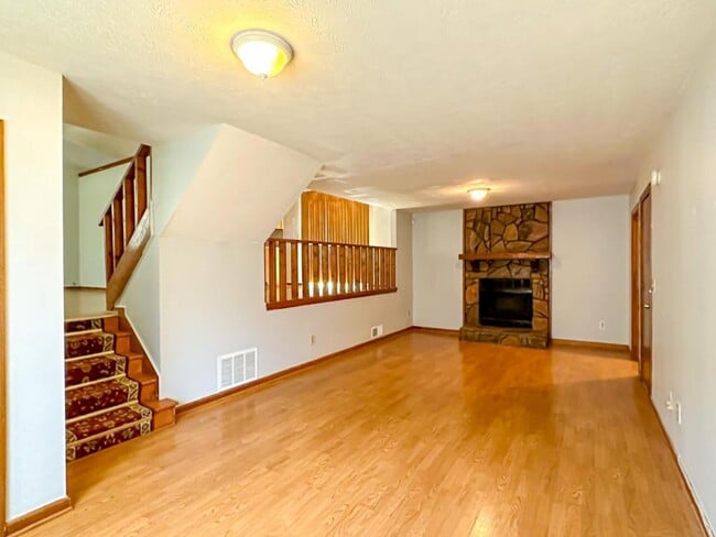 Building Photo - 5506 Singleton Rd