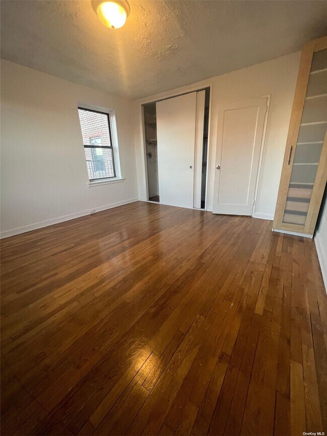 Foto del edificio - 37-50-50 87th St