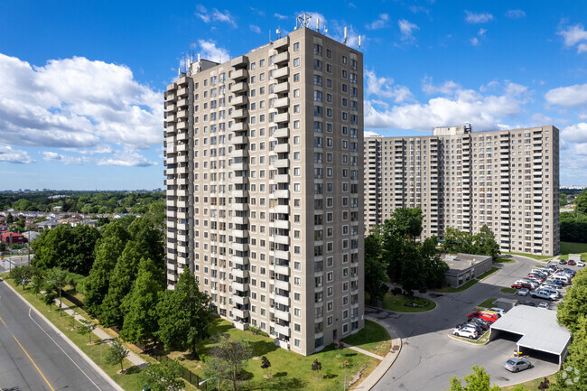 Building Photo - Forest Manor