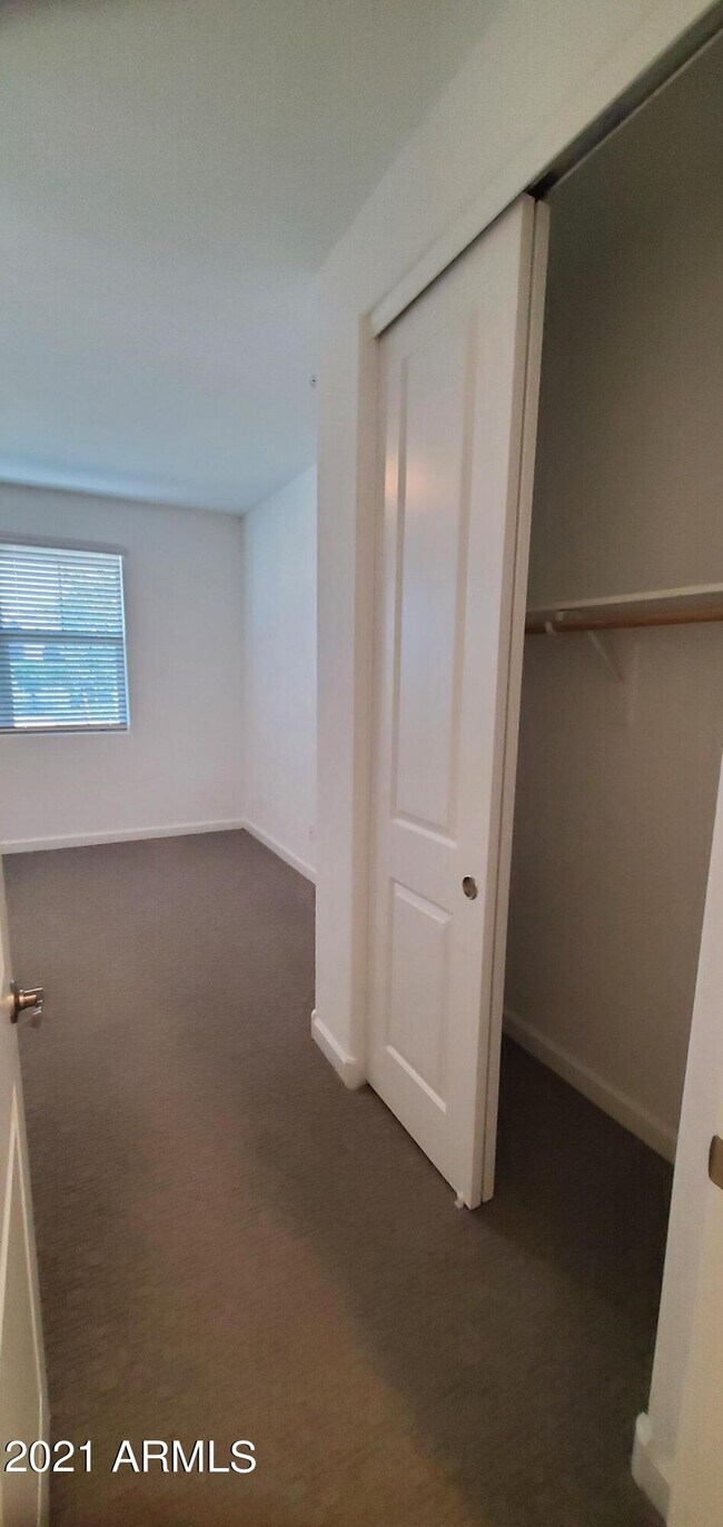 Foto del edificio - 9853 E Thornbush Ave