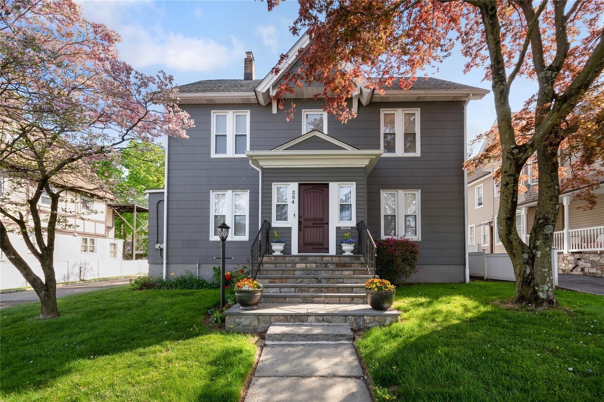 Primary Photo - 384 Irving Ave