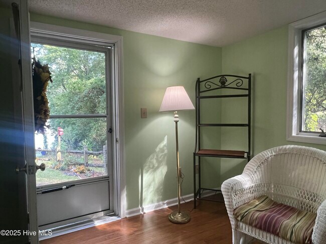 Foto del edificio - 104 Rolling Hill Ct