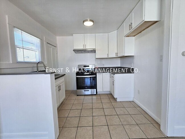 Building Photo - 1468 Alamitos Ave