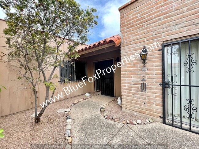Building Photo - 7876 N Sendero Tres