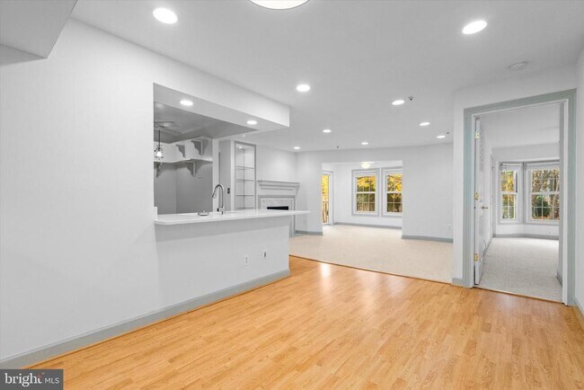 Foto del edificio - 12221 Fairfield House Dr