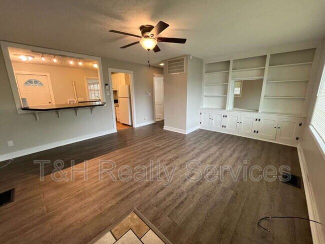 Building Photo - 4841 Barlow Dr