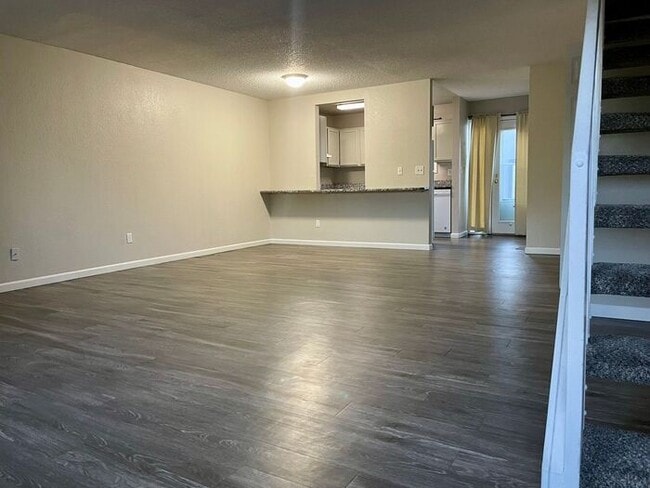 Foto del edificio - Spacious 3-bedroom, 2.5-bathroom Townhome