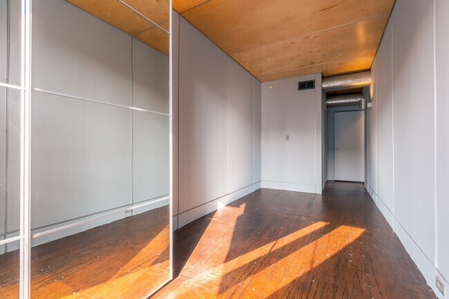 Building Photo - #370 Full room in Brookland 6-bed / 6.0-b