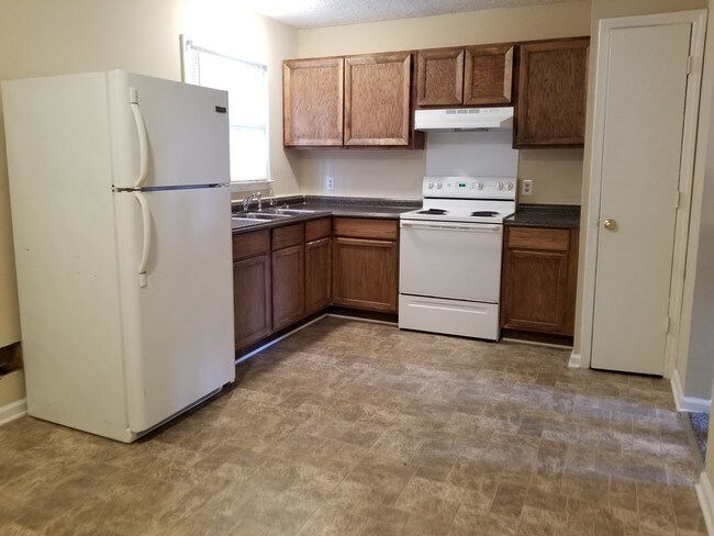 Building Photo - 600 Cork Tree Ln