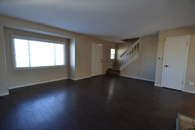 Building Photo - 4 Bedroom Home is District 20 Available Now!