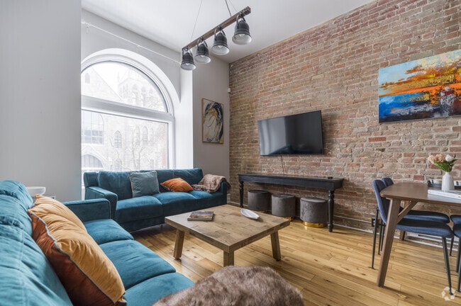 Building Photo - 3977 R. Saint-Denis