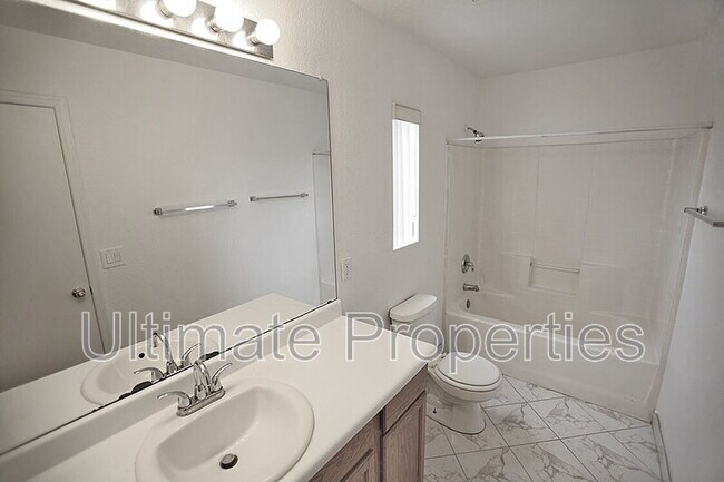 Foto del edificio - 8310 W Watkins St