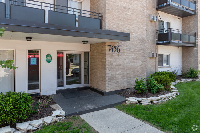 Entrance - Forest Park Apartments Bldg 2