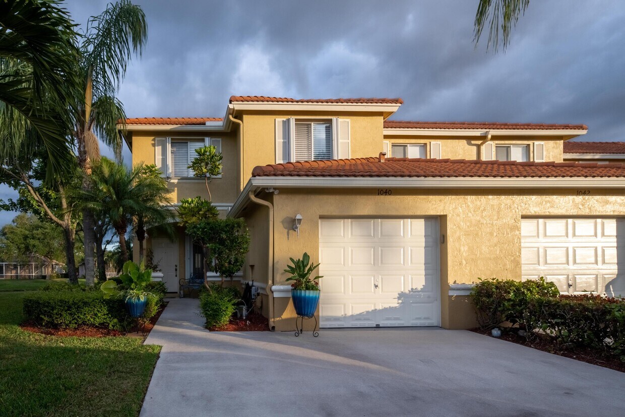 Primary Photo - 1040 Arezzo Cir