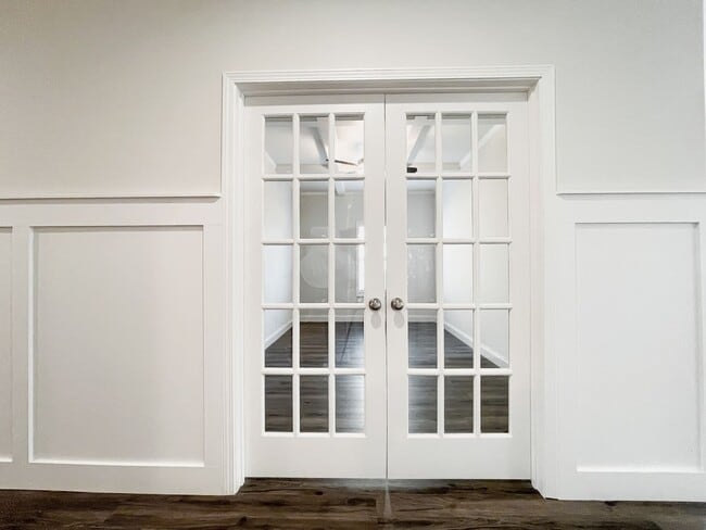 Foto del edificio - 8010 Barton Dr