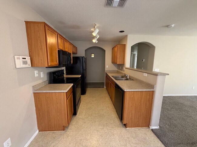 Foto del edificio - Beautiful 4 Bedroom Home for Rent in Goodyear!