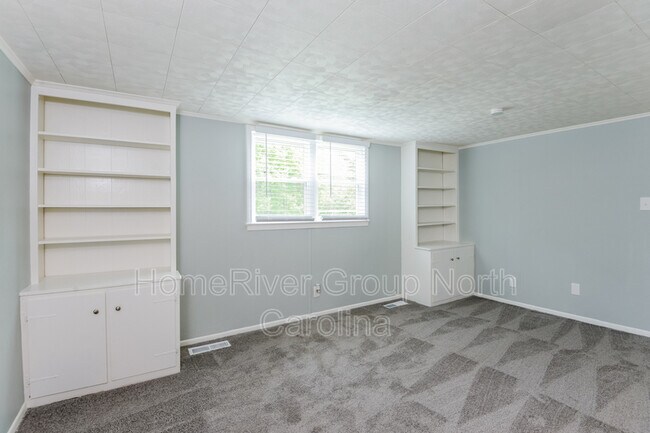 Building Photo - 291 Araminta Dr
