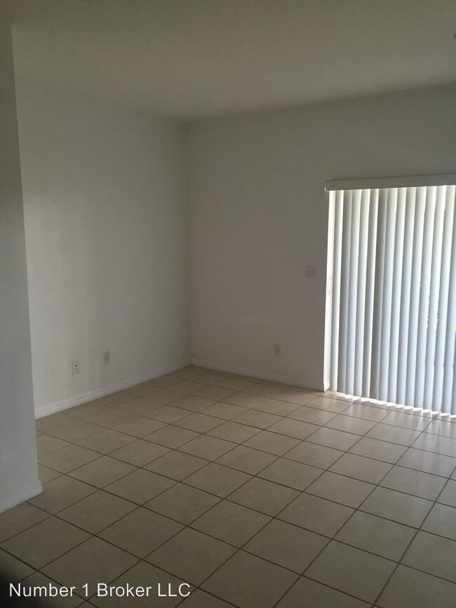 Building Photo - 10680 Savannah Wood Dr