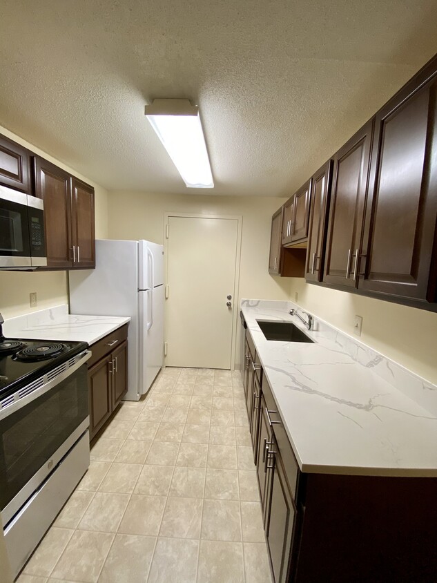 Kitchen - 3 Post Oak Ln