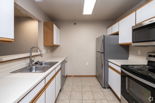 1BR, 1BA - 720SF - Kitchen - Osgood Townsite Apartments