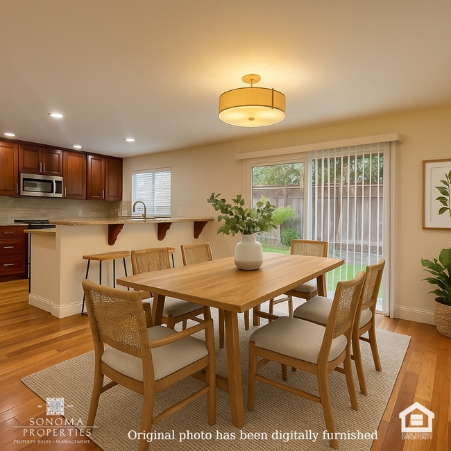 Building Photo - Lovely Updated 3BD/2.5BA Home Located In Fryer Creek!