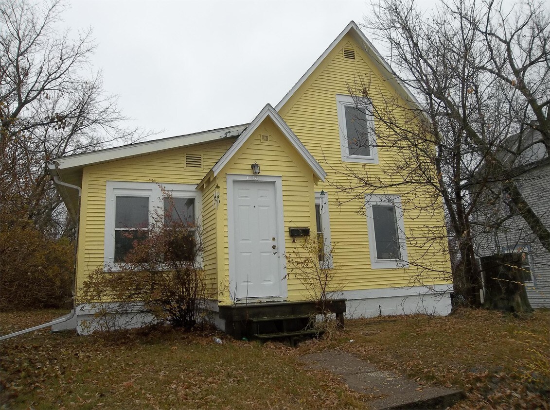 614 5th St NW, Bemidji, MN 56601 House for Rent in Bemidji, MN