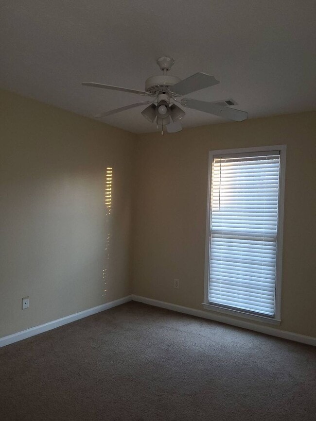 Building Photo - 4 BR 2Ba