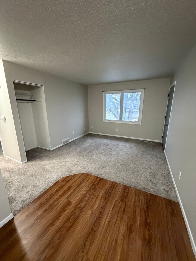 Foto del edificio - 2 Bedroom Apartment - Milan, IL