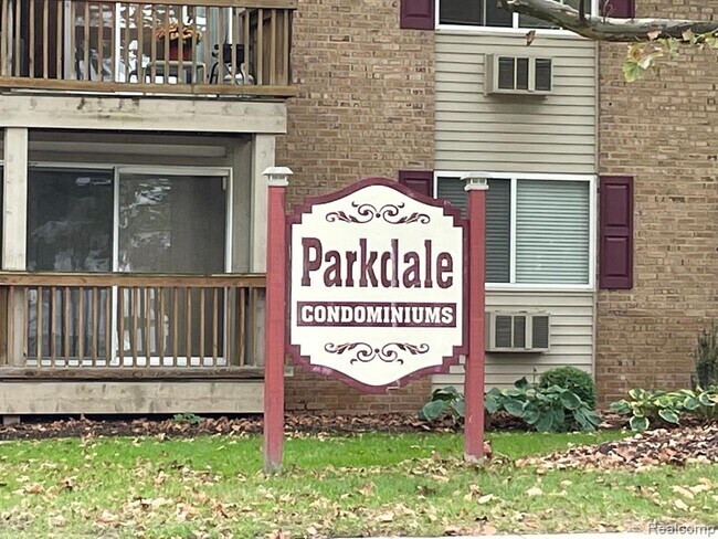 Building Photo - 417 Parkdale Ave