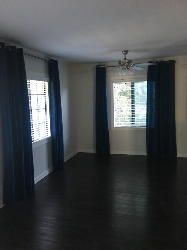 Foto del edificio - 1251 N Crescent Heights Blvd