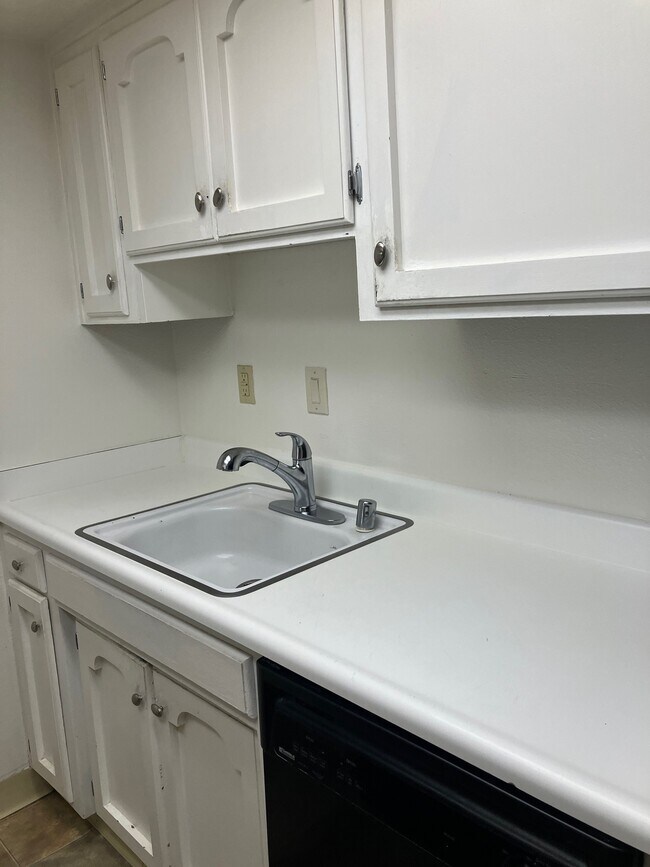 Foto del edificio - 1152 Clinton Rd